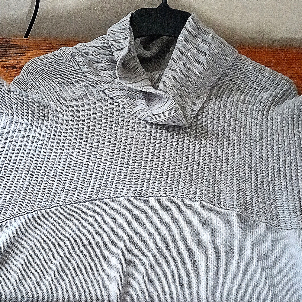 BCBG Paris Sweater Ladies Sz Medium Gray Cowl Neck Short Sleeve knit cotton